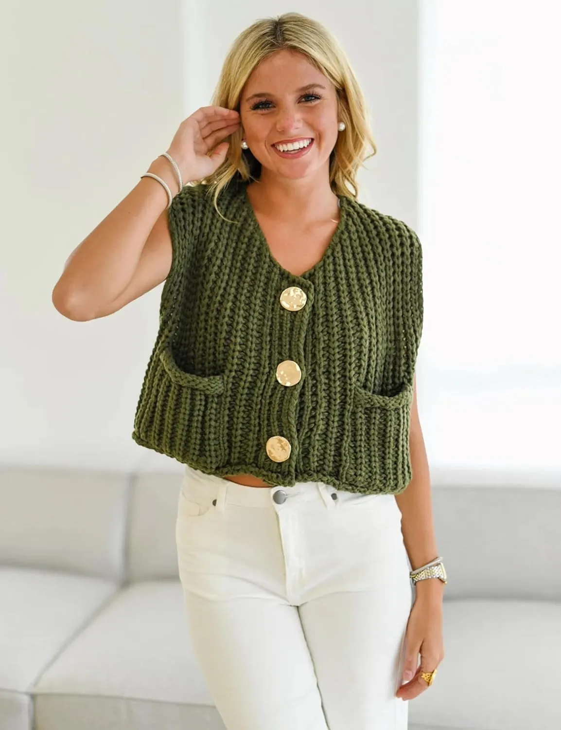 Sweater Vest for Women 2025 Casual Cropped Open Front Sleeveless Chunky Knit Top Button Down Cardigan with Pockets