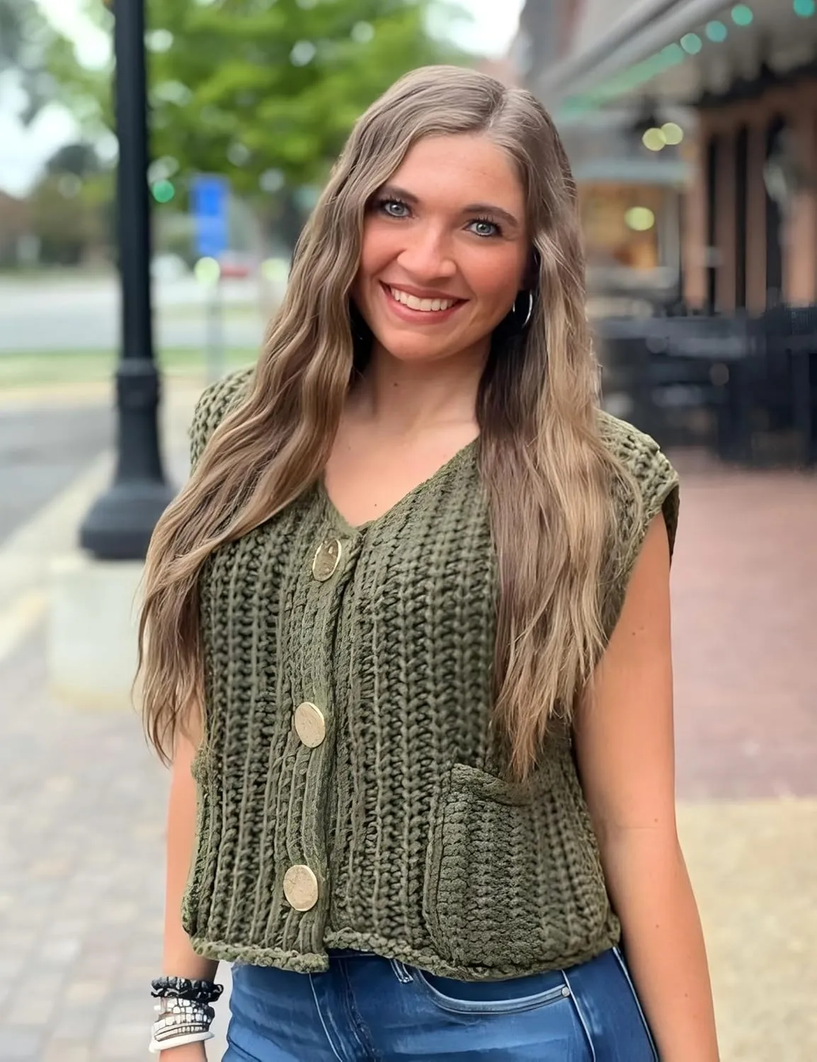 Sweater Vest for Women 2025 Casual Cropped Open Front Sleeveless Chunky Knit Top Button Down Cardigan with Pockets