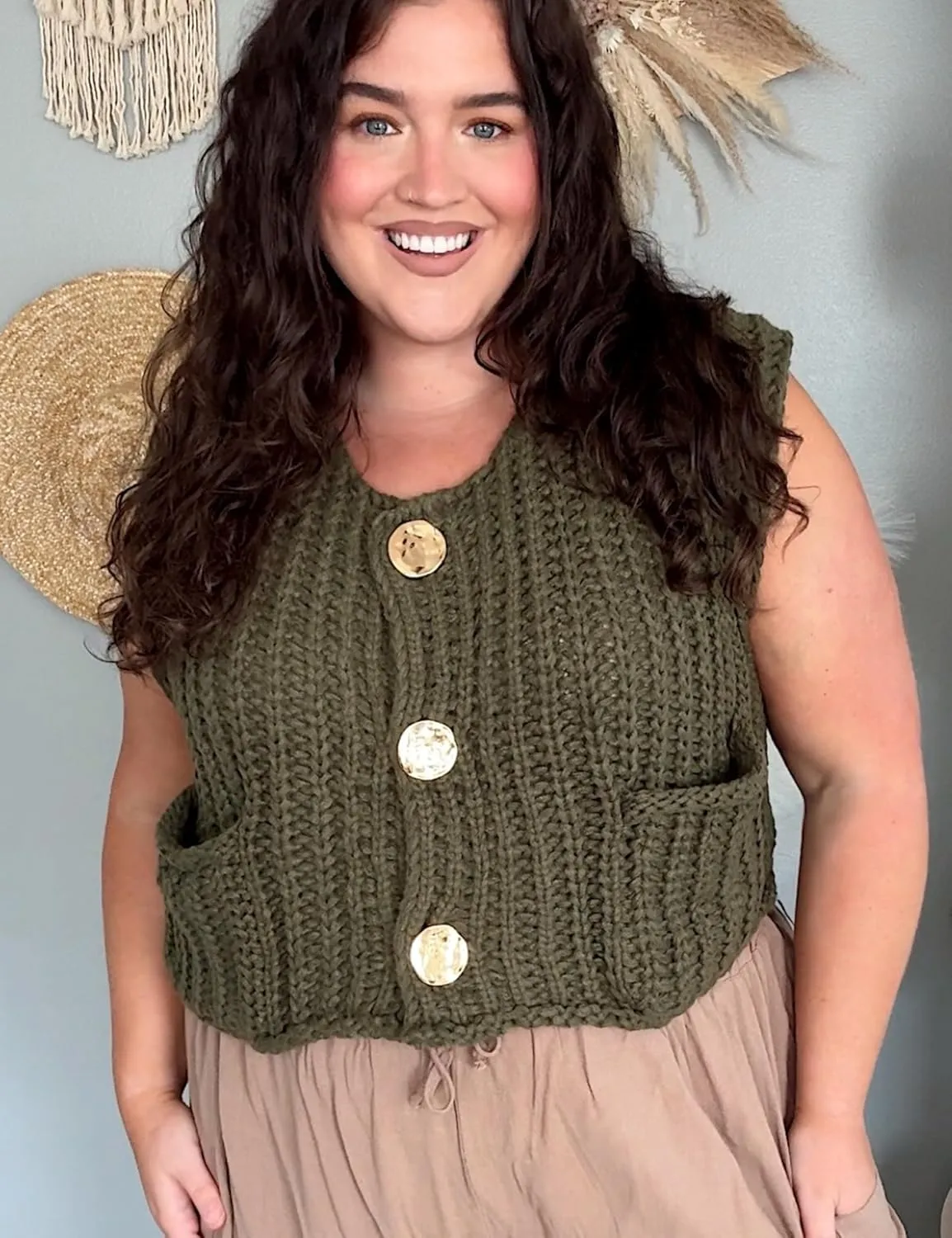 Sweater Vest for Women 2025 Casual Cropped Open Front Sleeveless Chunky Knit Top Button Down Cardigan with Pockets