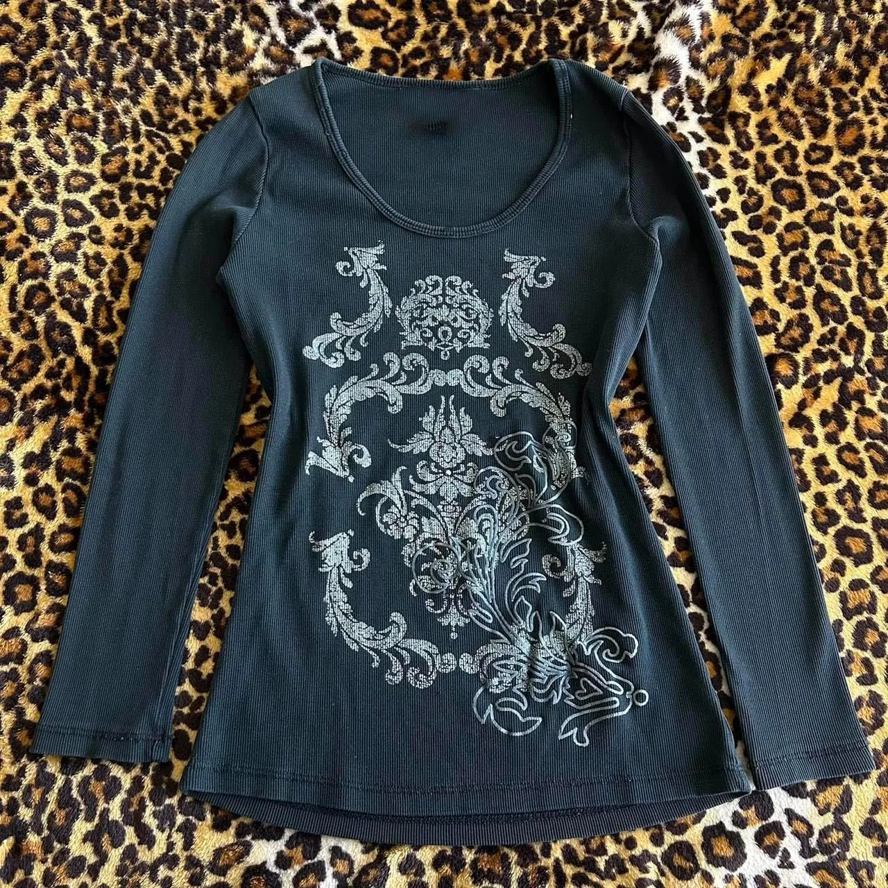 Women Y2k Long Sleeve Grunge Shirts Vintage Gothic Graphic Tees Top Teen Girls Aesthetic T Shirt Emo Clothes