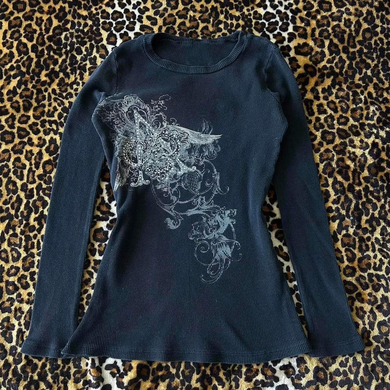 Women Y2k Long Sleeve Grunge Shirts Vintage Gothic Graphic Tees Top Teen Girls Aesthetic T Shirt Emo Clothes