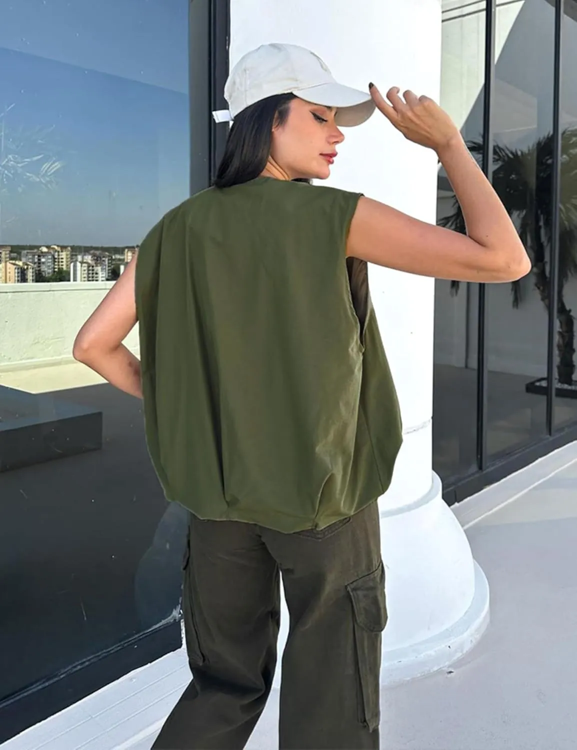 Women's Casual Zip Up Cargo Vest Cropped Sleeveless Ruched Hem Blazer Jackets Tops with Pockets