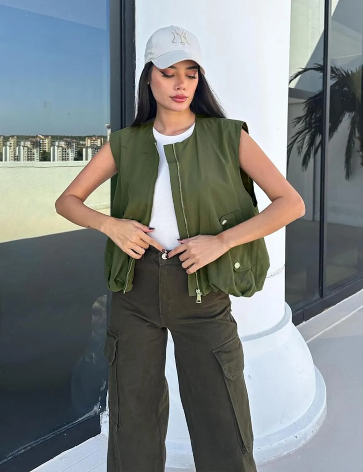 Women's Casual Zip Up Cargo Vest Cropped Sleeveless Ruched Hem Blazer Jackets Tops with Pockets
